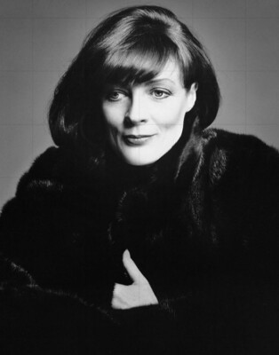 MAGGIE SMITH - 10'' x 8'' Photo - BLACKGLAMA - What Becomes A Legend Most