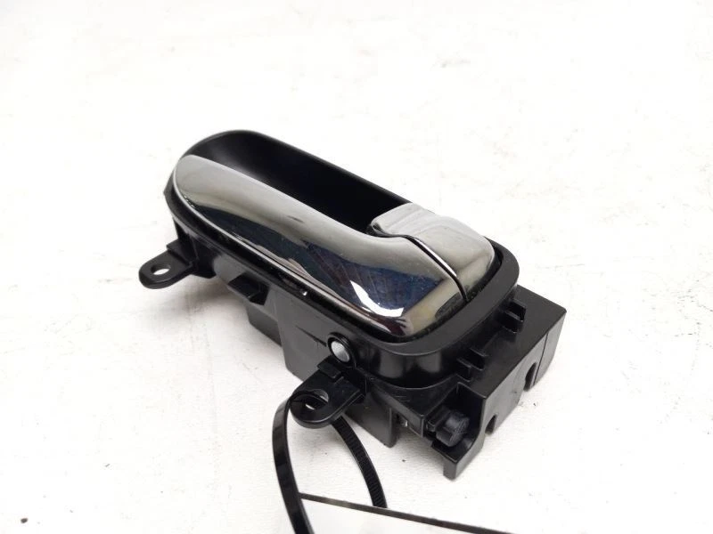 Manija de puerta interior trasera derecha Nissan Rogue 2011-2014 OEM 47466  Foto 4 de 4