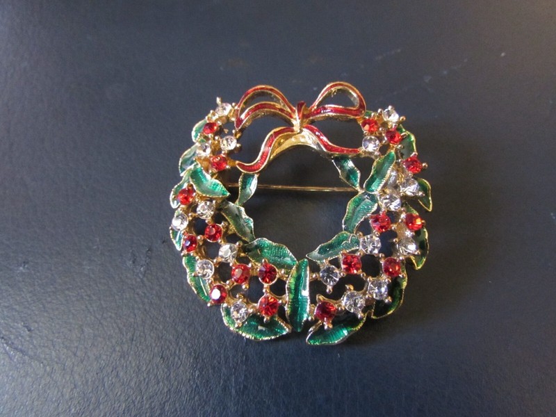 Vintage Christmas Wreath Brooch Rhinestone Enamel Bow Lapel Pin