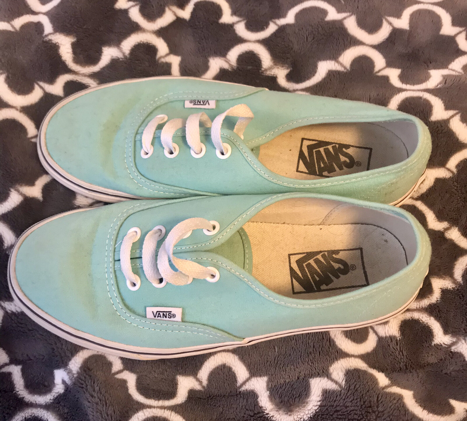 Vans Classic Skate Shoes for Men & Women – Comfortable & Durable Sneakers-image