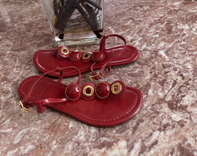 Tory Burch Red Patent Leather t-strap Flat Sandals Size 6M EUC