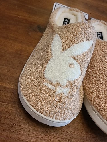 Playboy Bunny Logo Men's XL 13-14 Tan/ White Slip On Slippers NEW - Picture 2 of 6