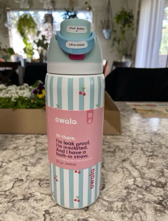 Owala FreeSip Blue Cherry 32oz Water Bottle Limited Edition