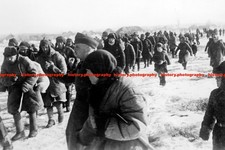 F019958 Russian people are deported to Germany for forced labor Russia 1943 WW2