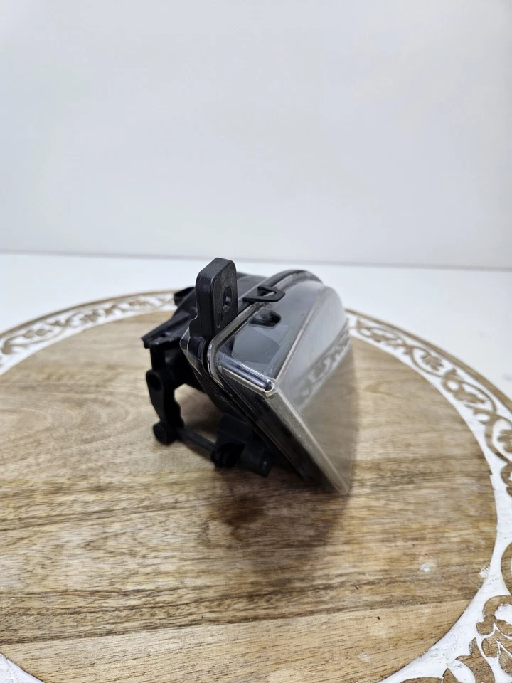 Luz antiniebla lateral del pasajero derecho BMW 535XI E60 2008 fabricante de equipos originales Foto 2 de 4