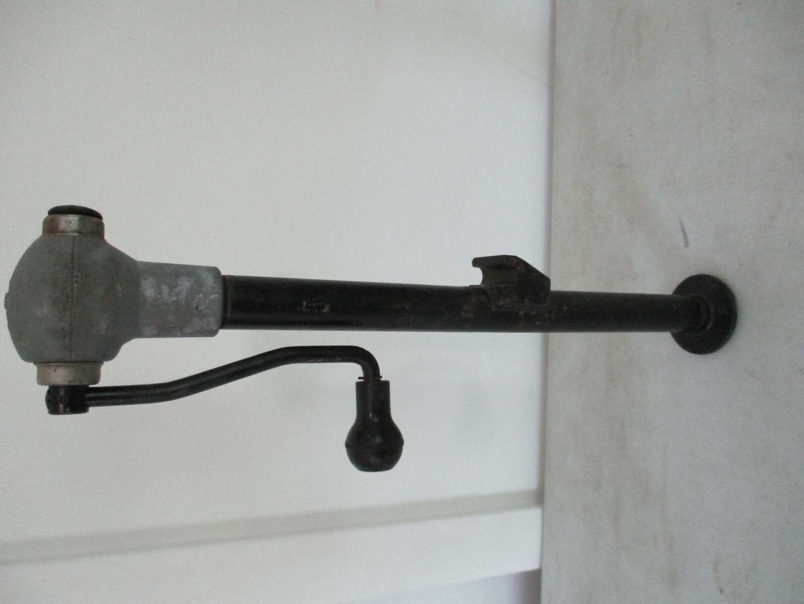 Rolls-Royce Bentley Bevelift Jacking Systems car jack (1946 - 1959)