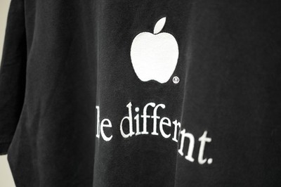 BALENCIAGA Apple 新品同様 Tシャツ ブラック Balenciaga Be Different Apple Tee Shirt Oversized VTG FW22- Size