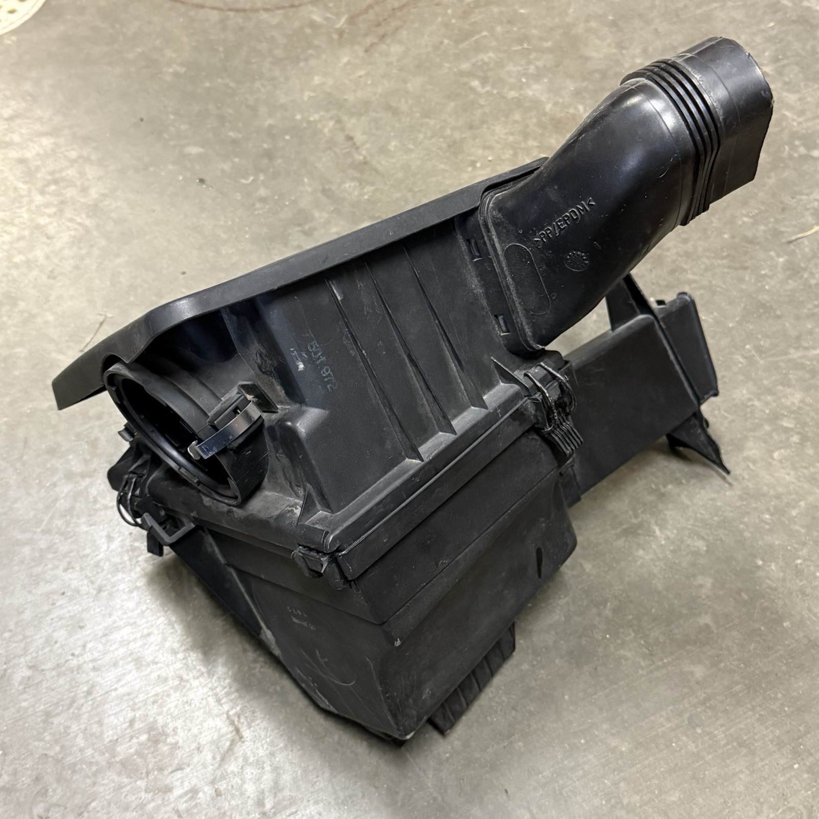 BMW E46 325i 2.5L X3 Air Filter Housing Intake Muffler 2001-2006 USED OEM