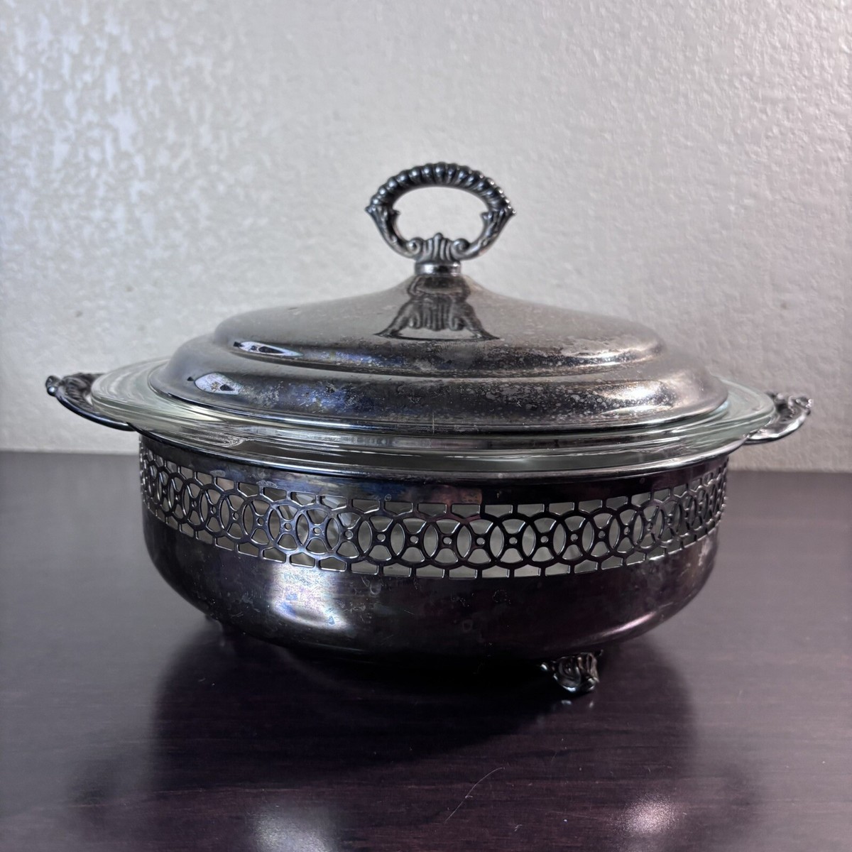 The Sheffield Silver Co 1027 Silverplate Covered Serving
