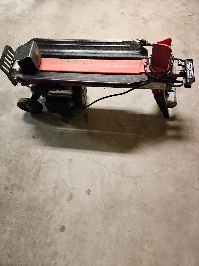 Electric log splitter at harbor freight outlet