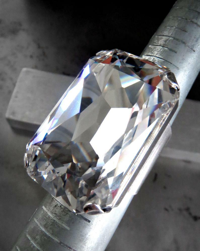 Gigantic Brilliant White Clear 82.20CT Crystal Huge Sparkly