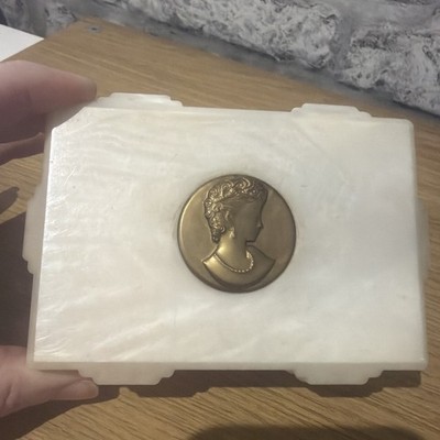 Vintage Kleeneze of Bristol 1950's Cameo Tissue Trinket Box 