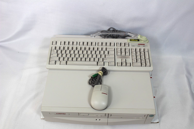Compaq 7152 Presario Computer Vintage 90's Desktop-Powers On