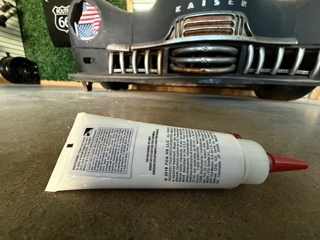 (1) Sellador anaeróbico Mopar genuino 4318083 - igual que el concesionario OEM 04318083AC Foto 2 de 4