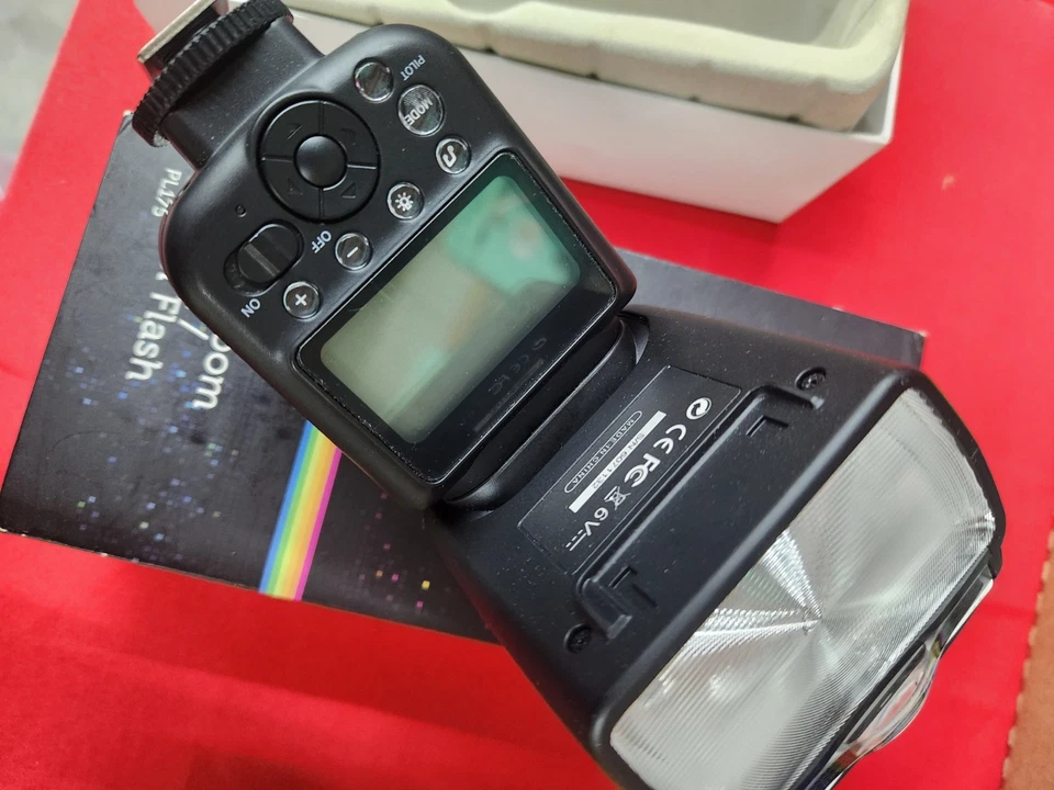 Polaroid Wireless Power Zoom Swivel Flash  PL175 Camera Accessory - Image 2 of 2