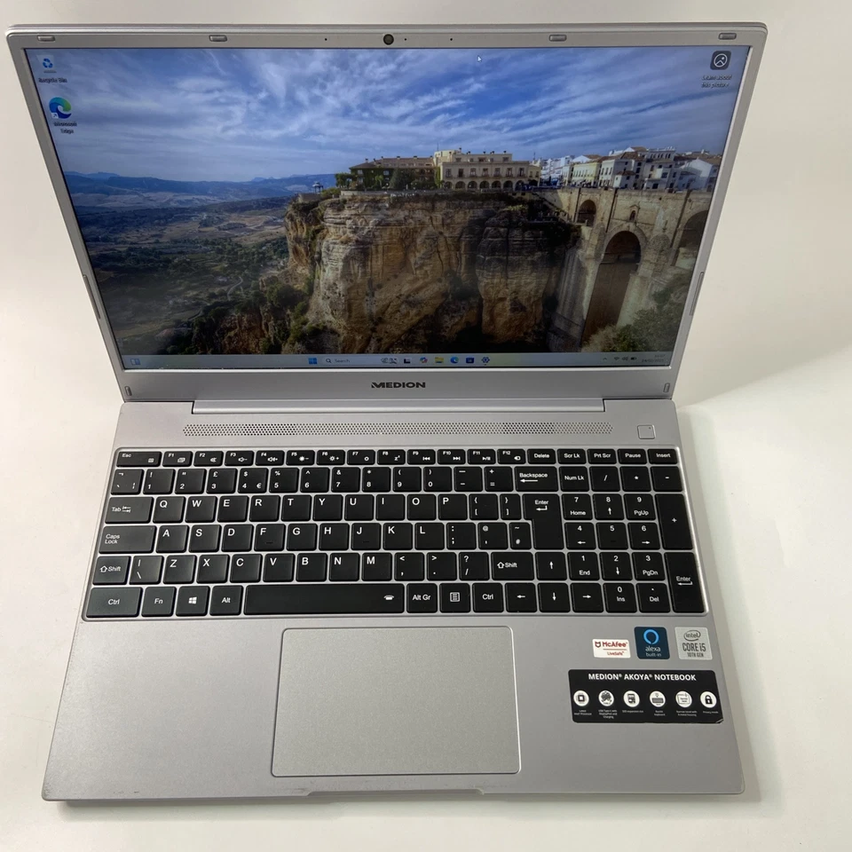 MEDION Akoya E15407 Intel Core i5-1035G1, 8GB RAM, 256GB SSD, 15.6-Inch, Win 11 - Image 3 of 4