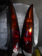 🚩 ALMERA TINO V10  DUNKEL ☎ ** 2x RÜCKLICHT RÜCKLEUCHTE HECKLEUCHTE ** ☎ NISSAN