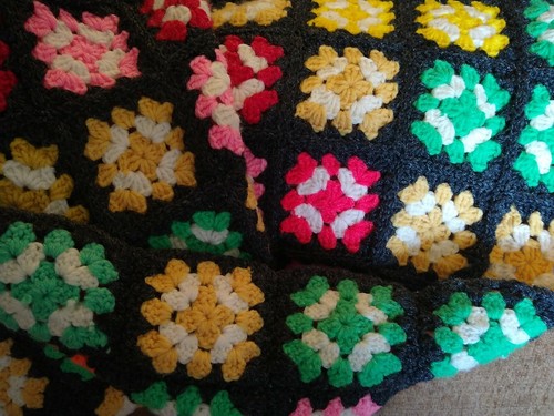 Vintage Roseanne Granny Square Afghan Blanket approx 48 x 58 - Picture 6 of 10