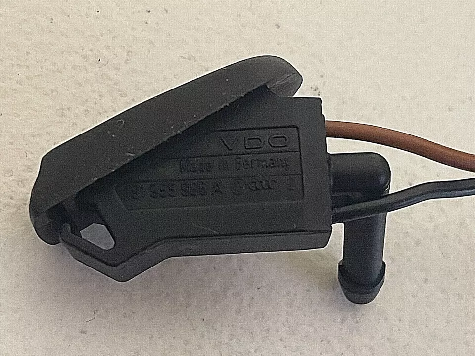 Boquilla de lavado de parabrisas Volkswagen Cabriolet Corrado Golf Jetta Passat Quantum Foto 2 de 2