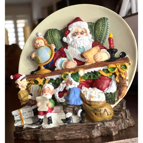 A Christmas Remembered Collectors Edition Decorative 3D Plate, 1997 Santa Elves - Picture 2 of 7