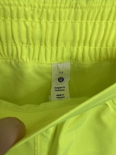 Lululemon Hotty-Hot Low Rise Short 2.5” Lined Neon Yellow Size 12 - Picture 4 of 5