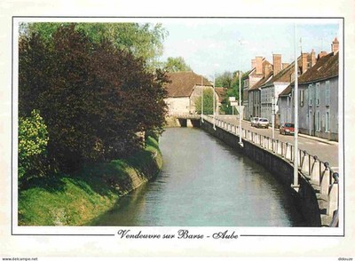 Postkarte - 10 - Vendeuvre sur Barse - Blick auf die Barse - Autos - CPM
