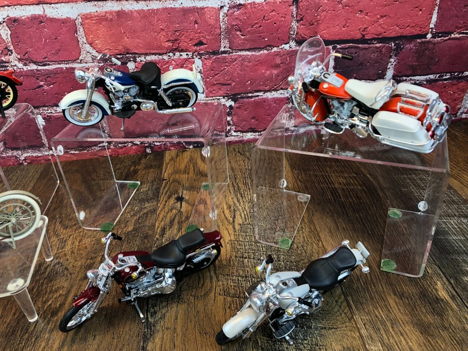 Pre-Owned Lot of 14 - MAISTO HARLEY DAVIDSON MODEL MOTORCYCLES 1:18 Scale - NICE - Image 4 of 4