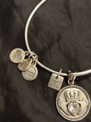 Alex And Ani Claddagh charm bangle bracelet with Swarovski Heart🤍Crystal🤍 