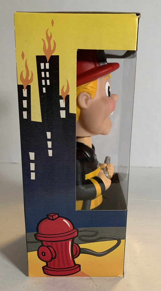 FIREMAN Niddle Noddle Funko 2002 Bobble Head Wacky Wobbler