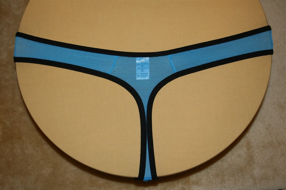 Tanga azul verdoso/verde con bandas negras y una raya de encaje negro en la parte delantera - L Foto 2 de 2