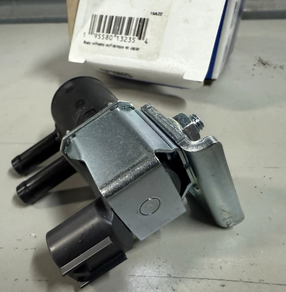 Válvula de purga de bote de vapor NOS CPC2508 para Subaru Outback 15-19 3,6 L Foto 4 de 4