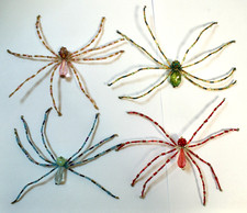4 x große handgefertigte Perlenspinnen, bewegliche Drahtbeine, ca. 7" breit