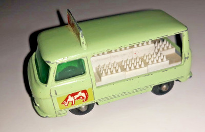 Matchbox   Commer Milk Float  1961 21c  Matchbox   Lesney  - good Condition