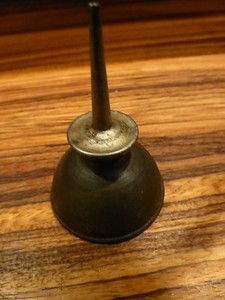 Nice Vintage Tin Oil Can-3" tall [Y8-W6-A8]