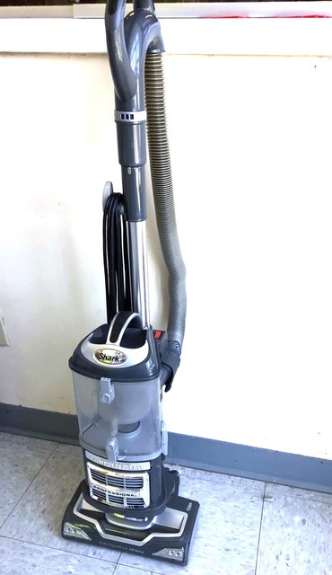Shark UV540 Vacuum Cleaner - Gray for 