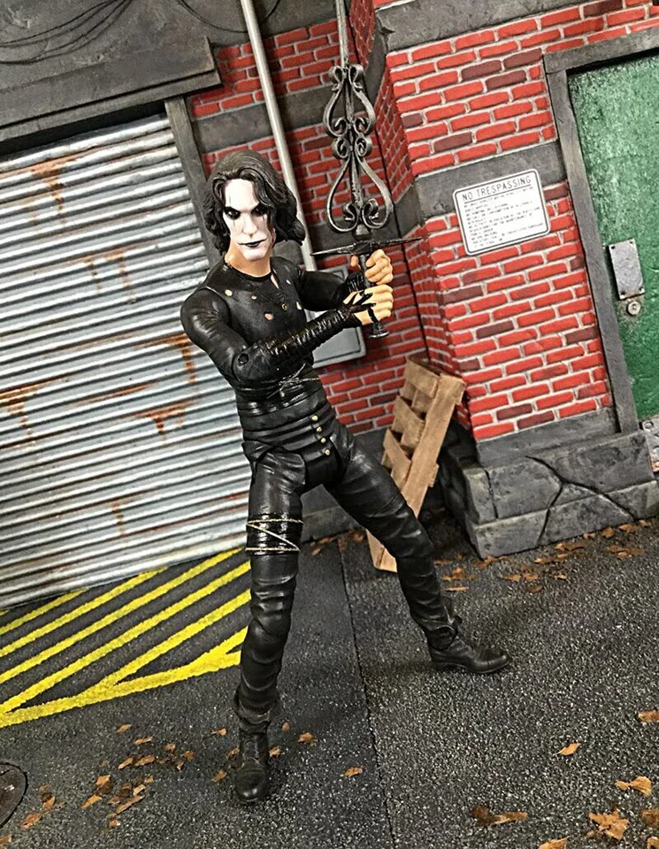 The Crow Eric Draven 7 Inch Deluxe Action Figure with Accessories - Image 3 of 3