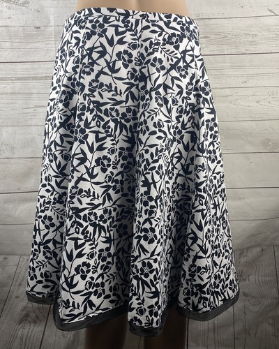 Hillard & Hanson Skirt Women's Size 10 Black White Floral Flared Knee Length - Picture 9 of 12