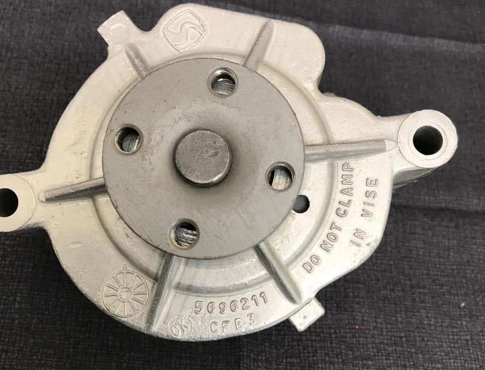 Oldsmobile 442 1966 Chevrolet Chevelle L6 1967 desvanecido reconstruido bomba de aire smog Foto 3 de 4