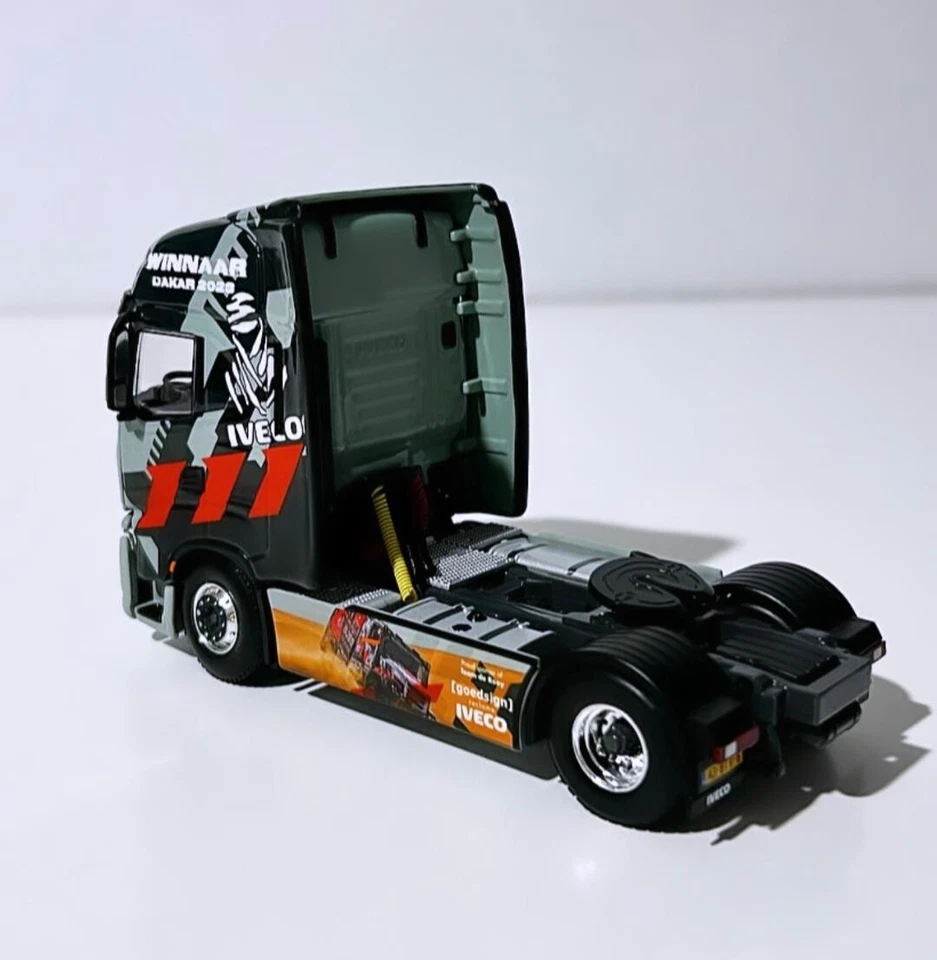 Modelli di camion WSI Iveco S-way AS high 4x2 "winnaar Dakar 2023 edition", 1:50 - Immagine 3 di 4