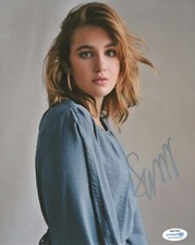 Sophie Nelisse Sexy Yellowjackets Autographed Signed 8x10 Photo ACOA