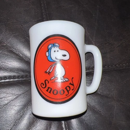 Vintage 1969 Avon Snoopy Milk Glass Mug United Features Peanuts
