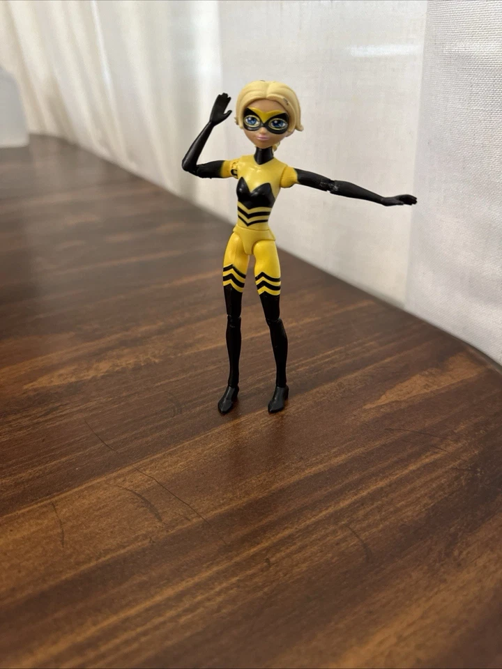 神奇蜂王后 5 英寸可动人偶超级可姿势玩伴和瓢虫 — 第 4/4 张图片