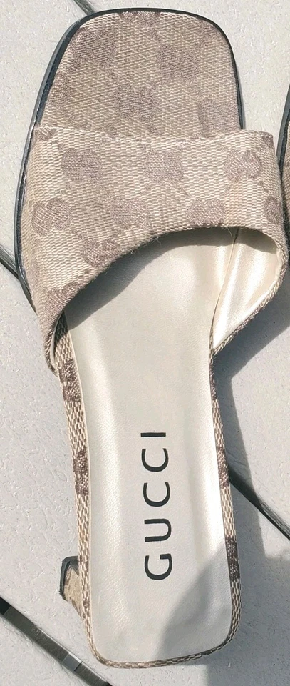 Gucci Womens Shoes Monogram GG Vtg Sandal Size 7.5 Slip-On Beige Brown Canvas  - Image 4 of 4