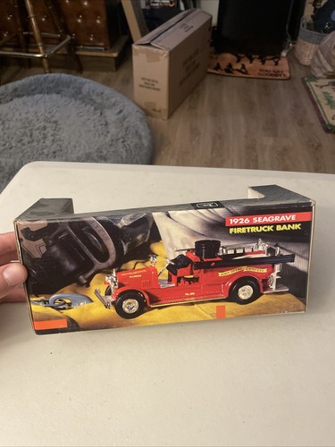 New ERTL 1926 Seagrave Firetruck Locking Bank John Deere Co. 1/30 scale 1992 - Picture 5 of 6