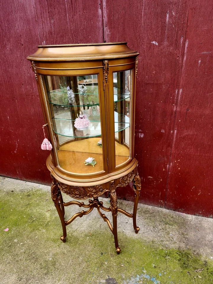 Antiguo armario de curiosidades estilo Hollywood regencia, con 3 estantes. Foto 3 de 4