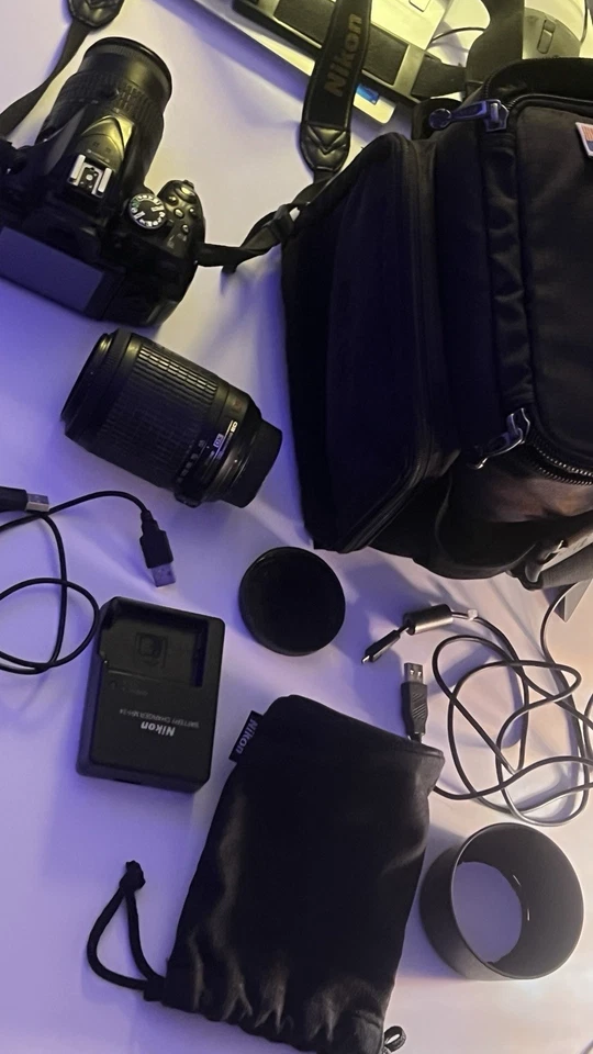 Nikon D5200 DSLR + AF-S DX 18-55mm & 55-200mm Objektive + Zubehörpaket  - Bild 3 von 4