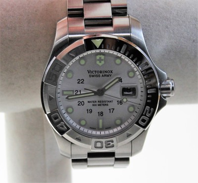 victorinox dive master 500 quartz