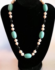 Collier de perles de culture d'eau douce, agate, turquoises 48 cm. neuf