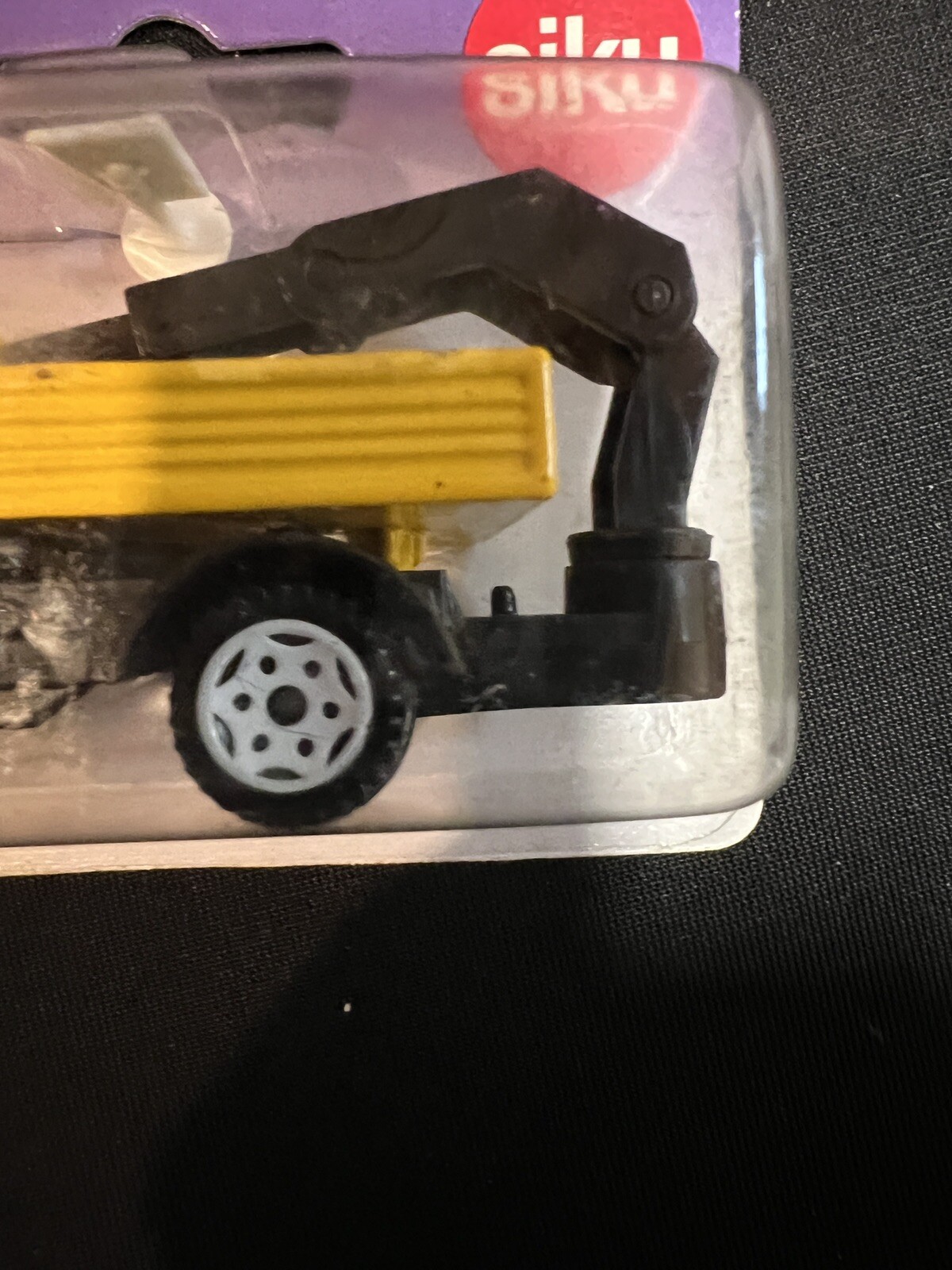 Picture 3 of 8
