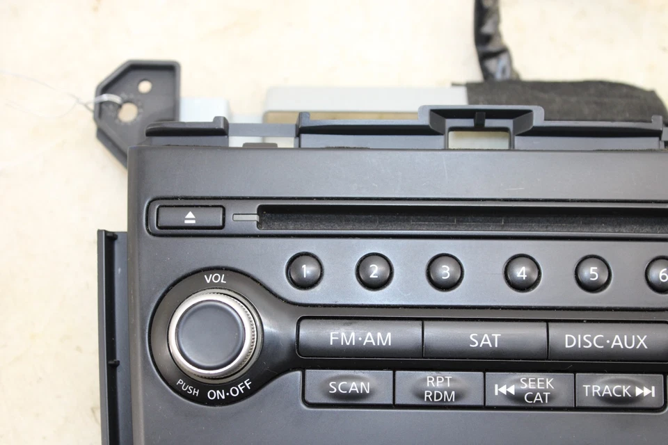 2010 Nissan 370z Convertible Climate / Radio Controls 1EA1A210408 OEM JE113 - Image 3 of 4